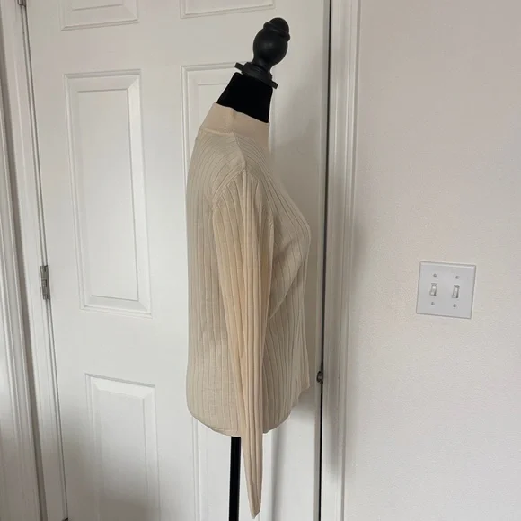 Liz Claiborne Silk Ivory Ribbed Turtleneck Sweater - Picture 4 of 13